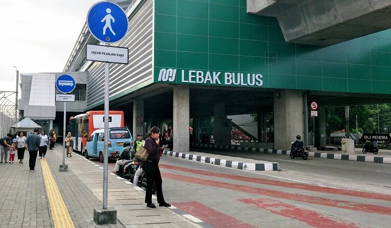 sejak beroperasi secara komersial pada 1 April lalu harga tiket Ratangga nama kereta MRT Jakarta diskon hingga 50% tarifnya sampai 30 April mendatang.