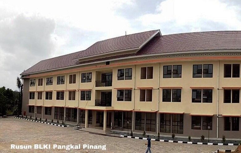 Pemerintah juga membantu hunian layak bagi Masyarakat Berpenghasilan Rendah (MBR) melalui Bantuan Stimulan Perumahan Swadaya (BSPS)