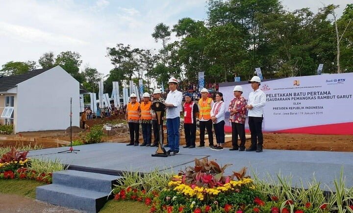 Jokowi resmikan perumahan persaudaraan pangkas rambut garut terdiri dari 1.000 unit berdama menteri PUPR Basuki hadimuldjono