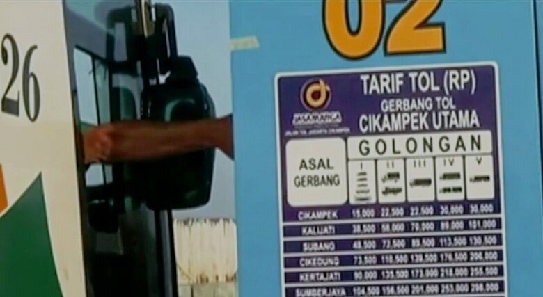 Gerbang Tol (GT) Cikampek Utama di KM 70 dan GT Kalihurip Utama di KM 67 sebagai pengganti GT Cikarang Utama