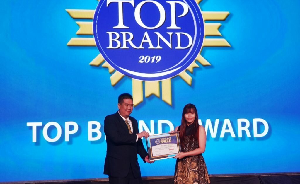 Produk terapi kesehatan Advance raih penghargaan Top Brand Award 2019.