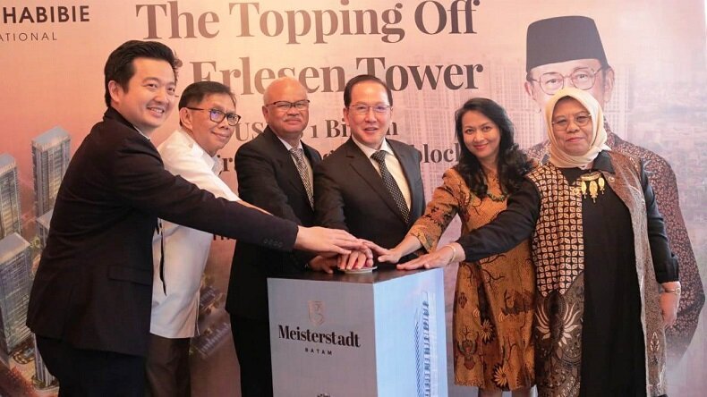 Meisterstadt Batam yang berlokasi di Batam Center dikembangkan melalui PT Pollux Barelang Megasuperblok atau dikenal dengan brand Pollux Habibie International.