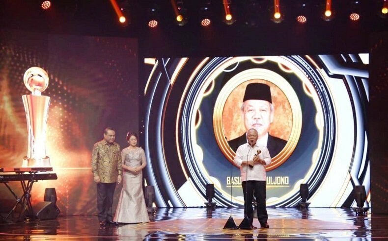 basuki hadimuldjono raih pengnhargaan tokok Indonesia award