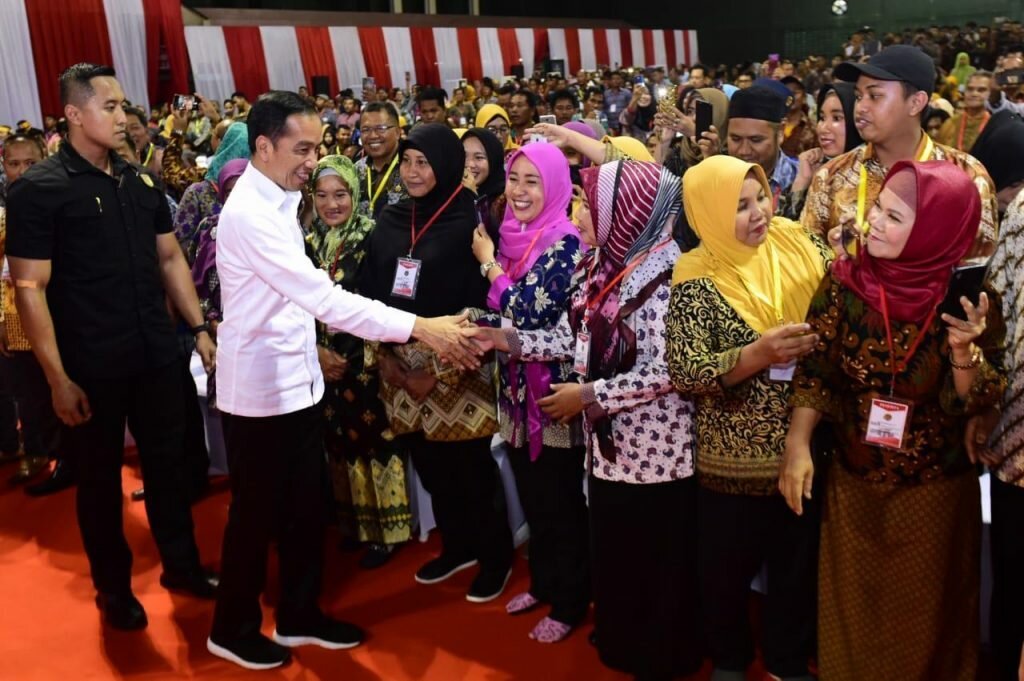 Jokowi bagi sertifikat