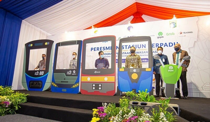 empat stasiun commuterline ditata dengan konsep sinergi.