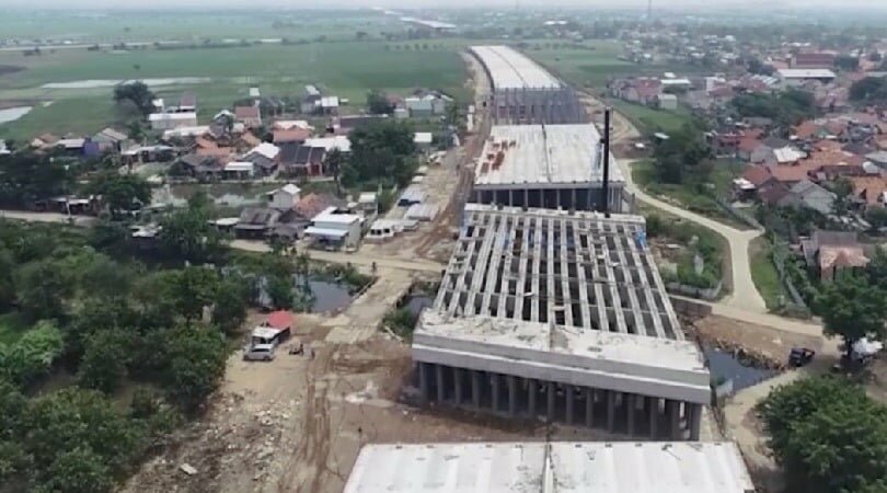 Pembangunan tol Cilincing - Cibitung dihentikan sementara.