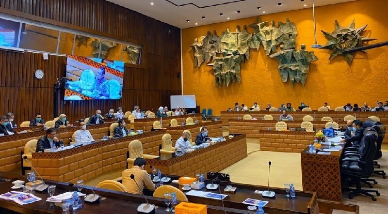 Direktur Jenderal Perumahan Kementerian PUPR, Khalawi Abdul Hamid dalam Rapat Dengar Pendapat antara Kementerian PUPR dengan Komisi V DPR RI.